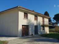 À vendre, Trie-sur-Baïse (Hautes-Pyrénées): Villa avec 6 chambres, garage/atelier et jardin de 990m². Cour avec parking, remise du jardin - à quelques minutes à pied des commerces — photo 4
