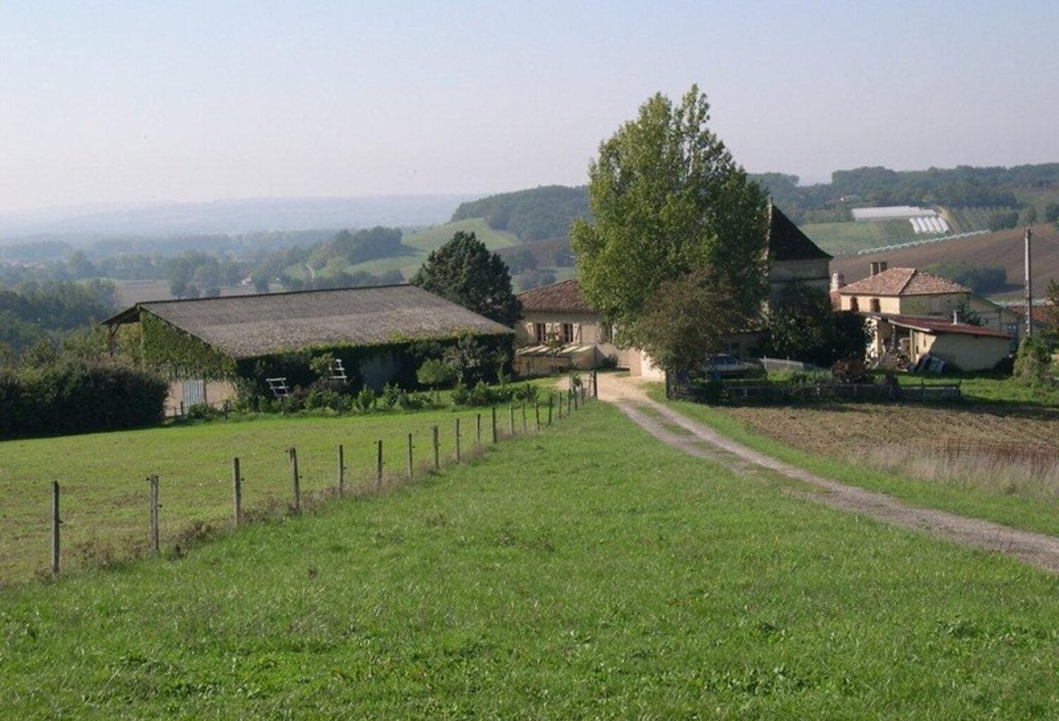 Hameau Authentique T15 à vendre, avec Maison et 6 logements indépendants et une vue panoramique-Saint-Vincent-Lespinasse (82) — photo 1