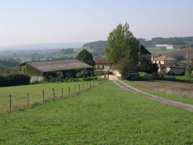 Hameau Authentique T15 à vendre, avec Maison et 6 logements indépendants et une vue panoramique-Saint-Vincent-Lespinasse (82) — photo du bien