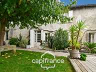 Maison de caractère à vendre, En Charente Maritime (17)centre ville SAINT JEAN D'ANGELY, 7 pièces avec jardin clos — photo 3