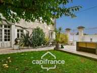 Maison de caractère à vendre, En Charente Maritime (17)centre ville SAINT JEAN D'ANGELY, 7 pièces avec jardin clos — photo 4