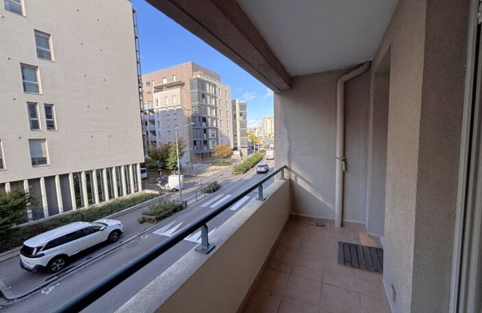 Appartement Type 4 - Parc BLANDAN - Lyon 7 — photo 2