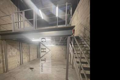 Local industriel  2100 €