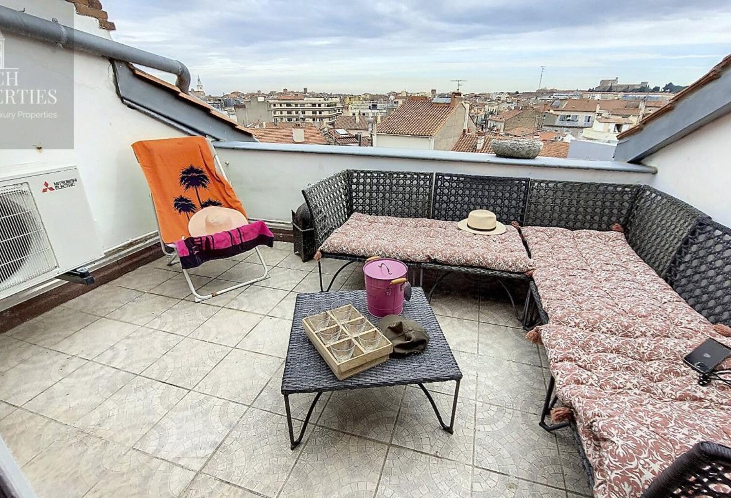 Appartement duplex style haussmannien T5 de 137.05M2 + 2 caves et terrasse et balcons- Bld Clémenceau  5 pièce(s) 135.79 m2 — photo 1