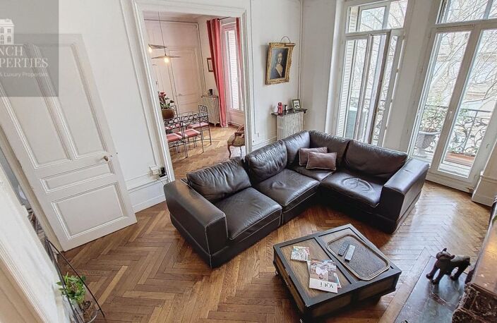 Appartement duplex style haussmannien T5 de 137.05M2 + 2 caves et terrasse et balcons- Bld Clémenceau  5 pièce(s) 135.79 m2 — photo 2
