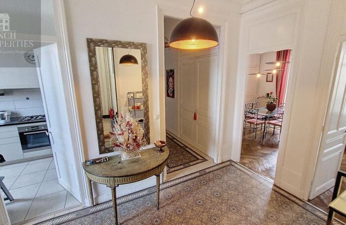 Appartement duplex style haussmannien T5 de 137.05M2 + 2 caves et terrasse et balcons- Bld Clémenceau  5 pièce(s) 135.79 m2 — photo 3