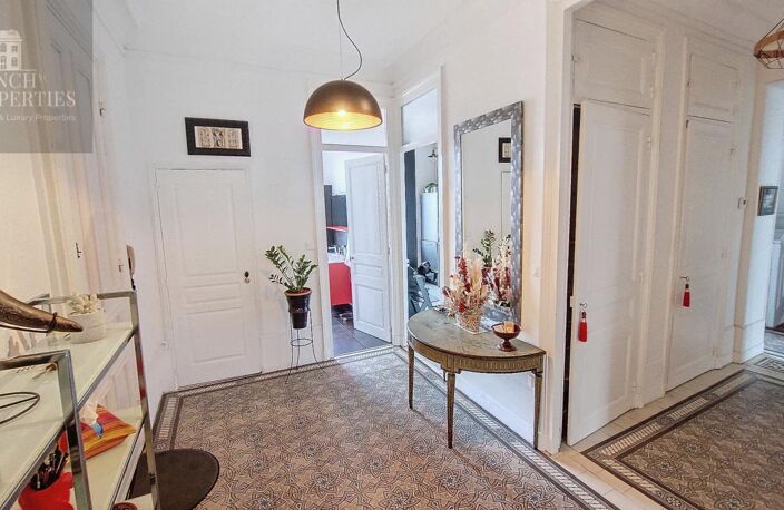 Appartement duplex style haussmannien T5 de 137.05M2 + 2 caves et terrasse et balcons- Bld Clémenceau  5 pièce(s) 135.79 m2 — photo 4