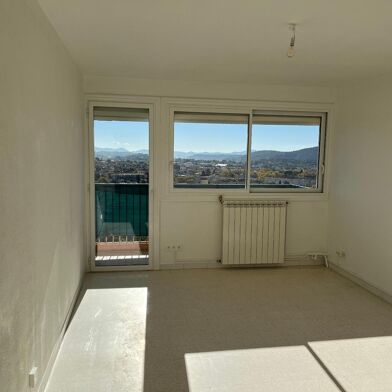 Appartement 3 pièces 725 €