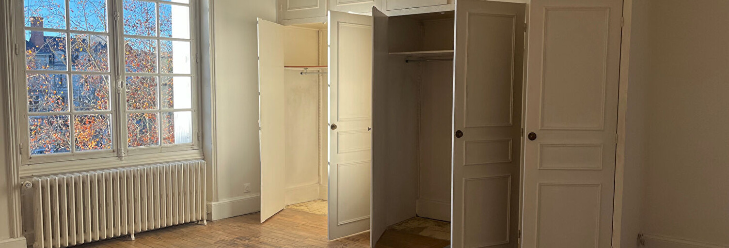 Maison 6 Pièces 211 m² à louer à Châtellerault (86100)