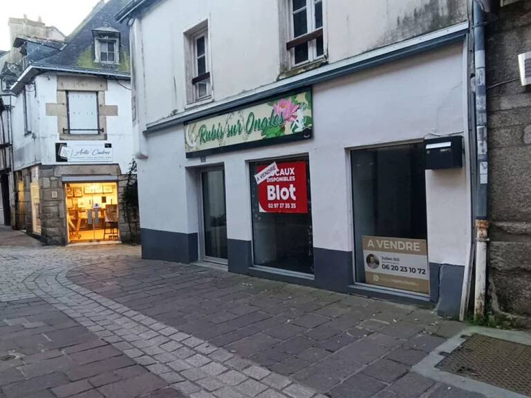 PONTIVY - LOCAL COMMERCIAL - RUE DU FIL — photo 1
