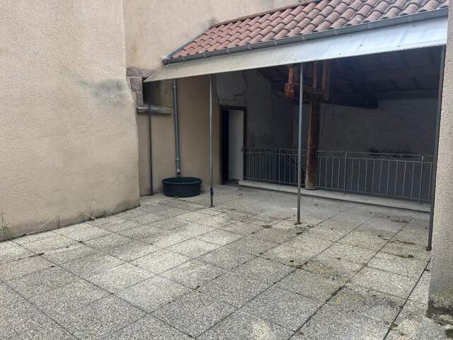 Maison de bourg avec terrasse et garage — photo du bien