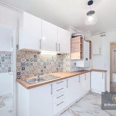 Appartement  750 €