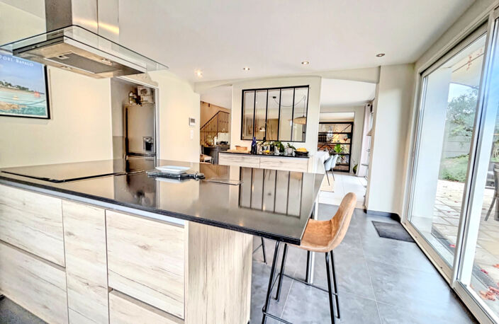 Maison Appartement de 310 m2 - 8 pièces — photo 2