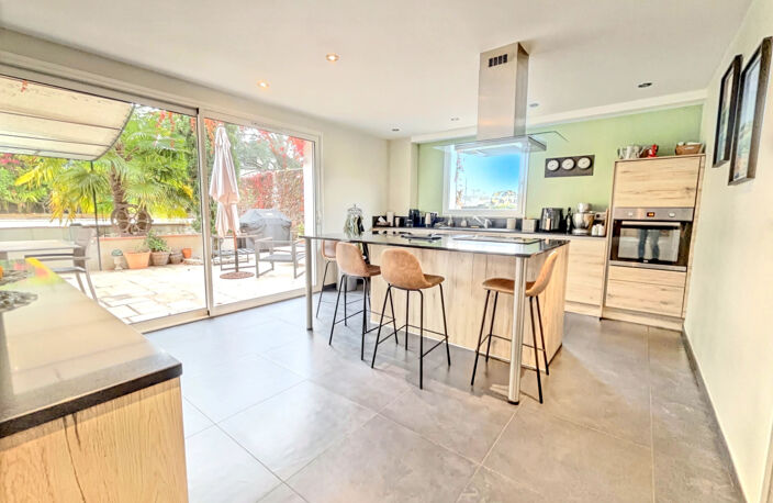 Maison Appartement de 310 m2 - 8 pièces — photo 4
