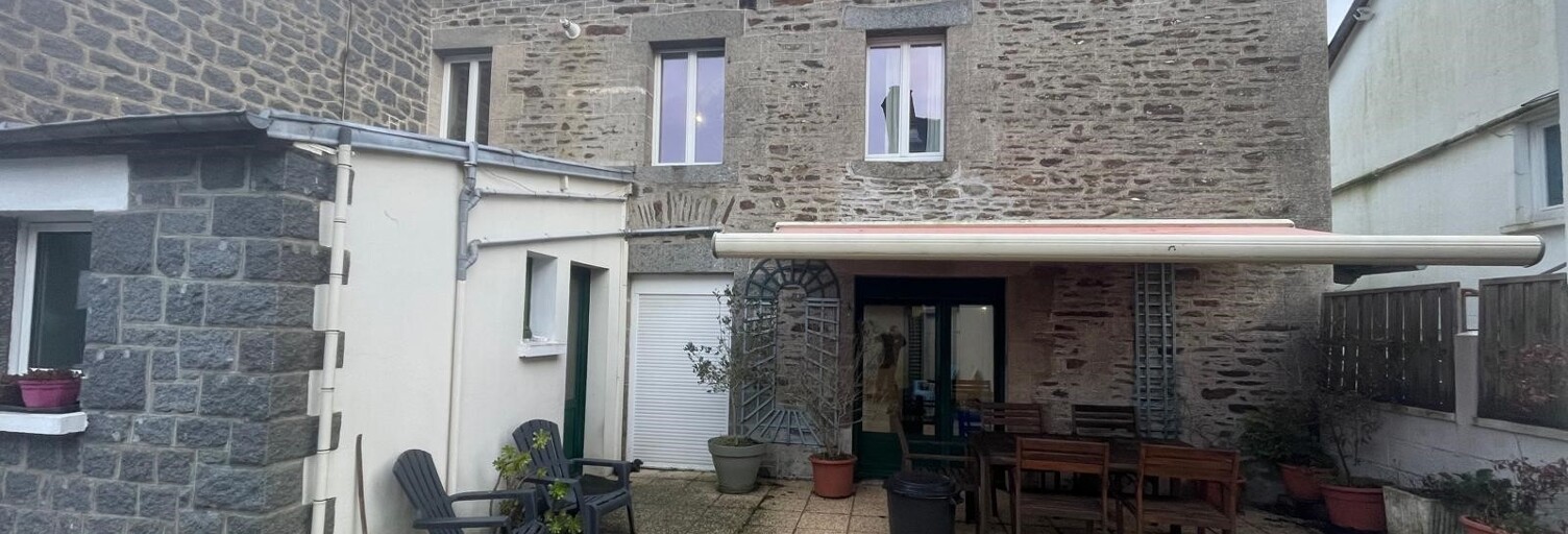 Immeuble  211 m² à vendre à Plesder (35720)