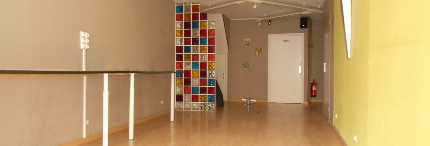 Commerce  245 m² à louer à Saint-Omer (62500)