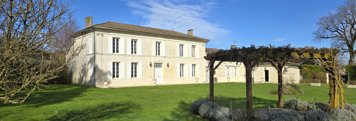 Maison 10 Pièces 327 m² à vendre à Pons (17800)