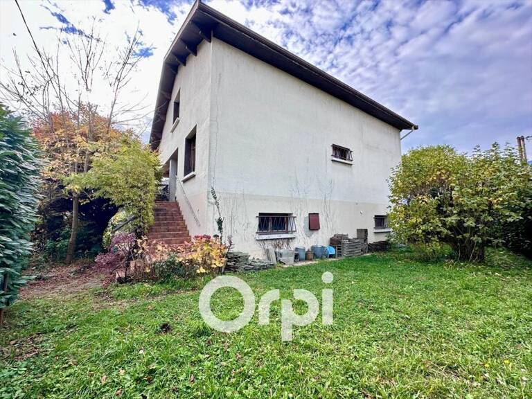 Maison à fort potentiel - 4 chambres - grand sous-sol — photo 1
