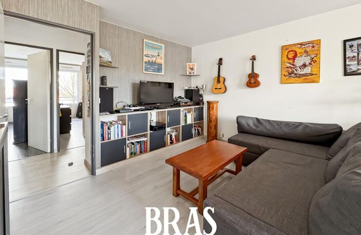 REZE MAIRIE - Appartement T3 + BALCON + PARKING — photo 3