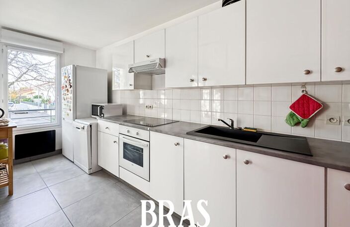 REZE MAIRIE - Appartement T3 + BALCON + PARKING — photo 4