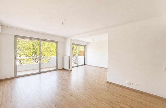 Appartement 4 pièces – 84 m² – Dernier étage – Terrasse – Garage – Cave - Piscine - Parc - Tennis - Ligne 5 Tramway - Parc Montcalm — photo 2