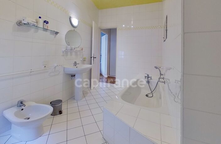 Maison de ville - colombages - pierres apparentes - 1 chambre à CASTELJALOUX (47) — photo 4
