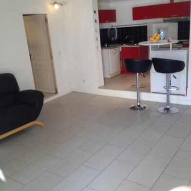 Appartement 3 pièces 880 €