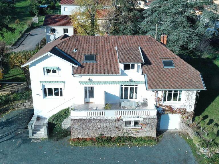 Propriété  comprenant 3 appartements  dans un parc arboré de 2753 m² — photo 1