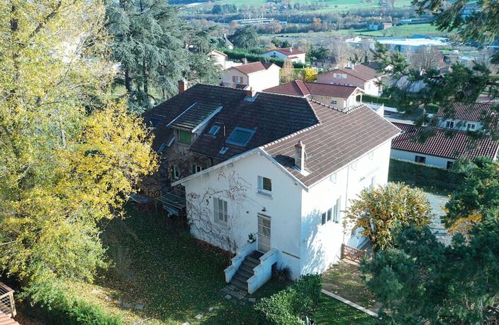 Propriété  comprenant 3 appartements  dans un parc arboré de 2753 m² — photo 3