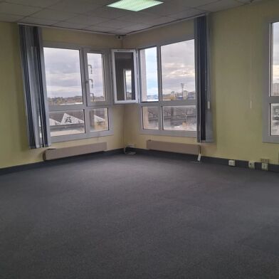 Bureau 4 pièces 118600 €