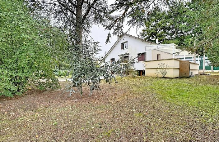ensemble immobilier de 9 pièces avec une maison et une grande dépendance — photo 2