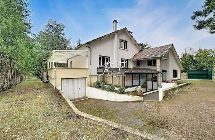 ensemble immobilier de 9 pièces avec une maison et une grande dépendance — photo 3