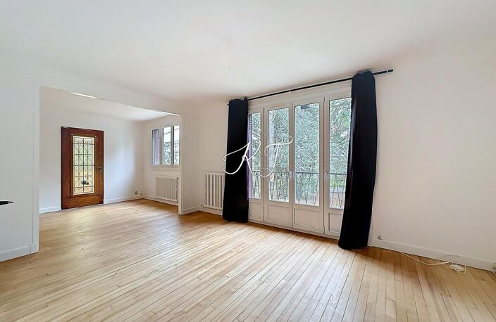 ensemble immobilier de 9 pièces avec une maison et une grande dépendance — photo 4