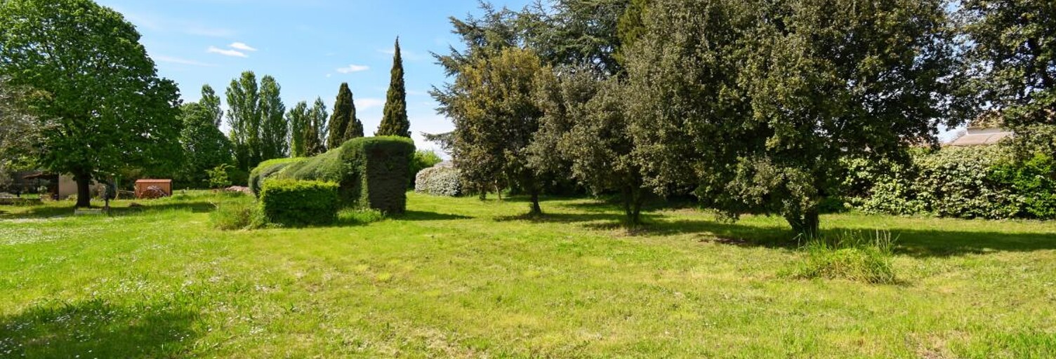 Terrain  1300 m² à vendre à Saint-Quentin-la-Poterie (30700)