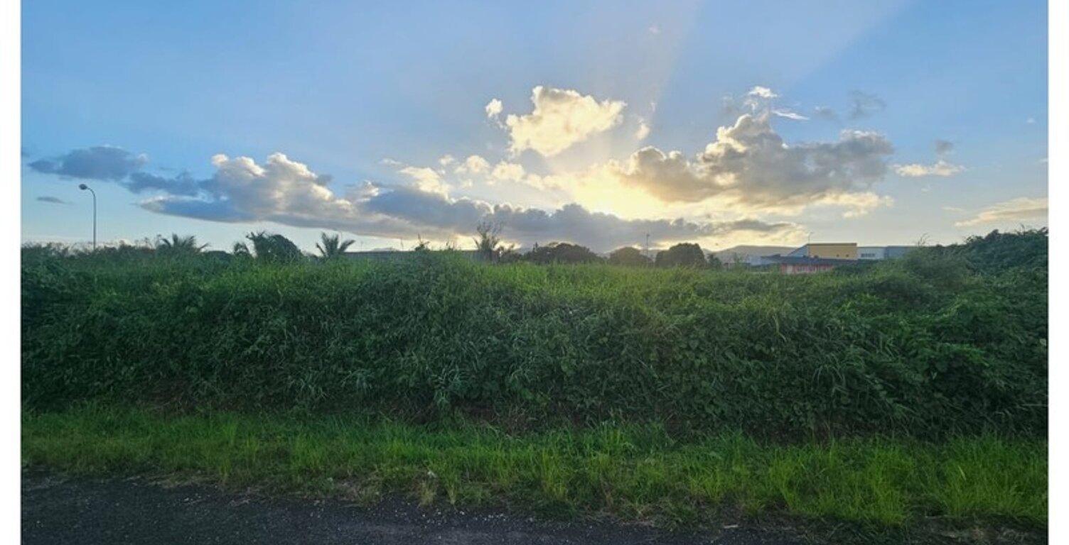 Terrain Commercial dans la ZAC de Nolivier — photo 1