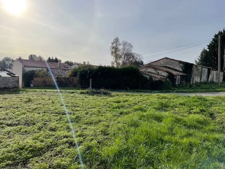 Terrain constructible Romegoux 537 m². — photo 1