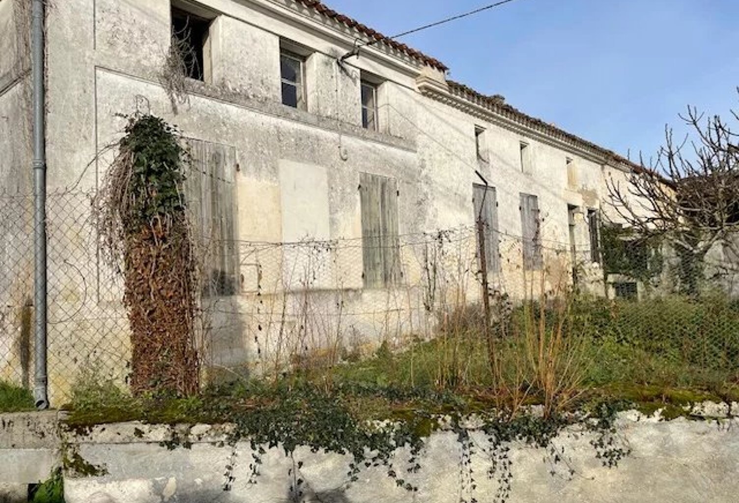 Ensemble à rénover à Romegoux — photo 1