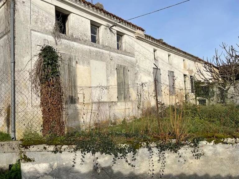 Ensemble à rénover à Romegoux — photo 1