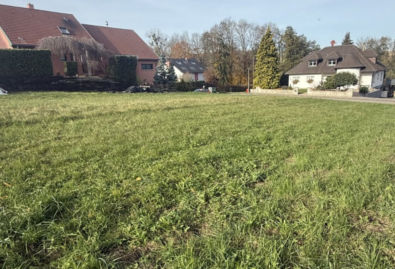 Réf: 11156 – Prix: 295.000 € – Terrain env. 11 ares, viabilisé, libre d’architecte! — photo 1