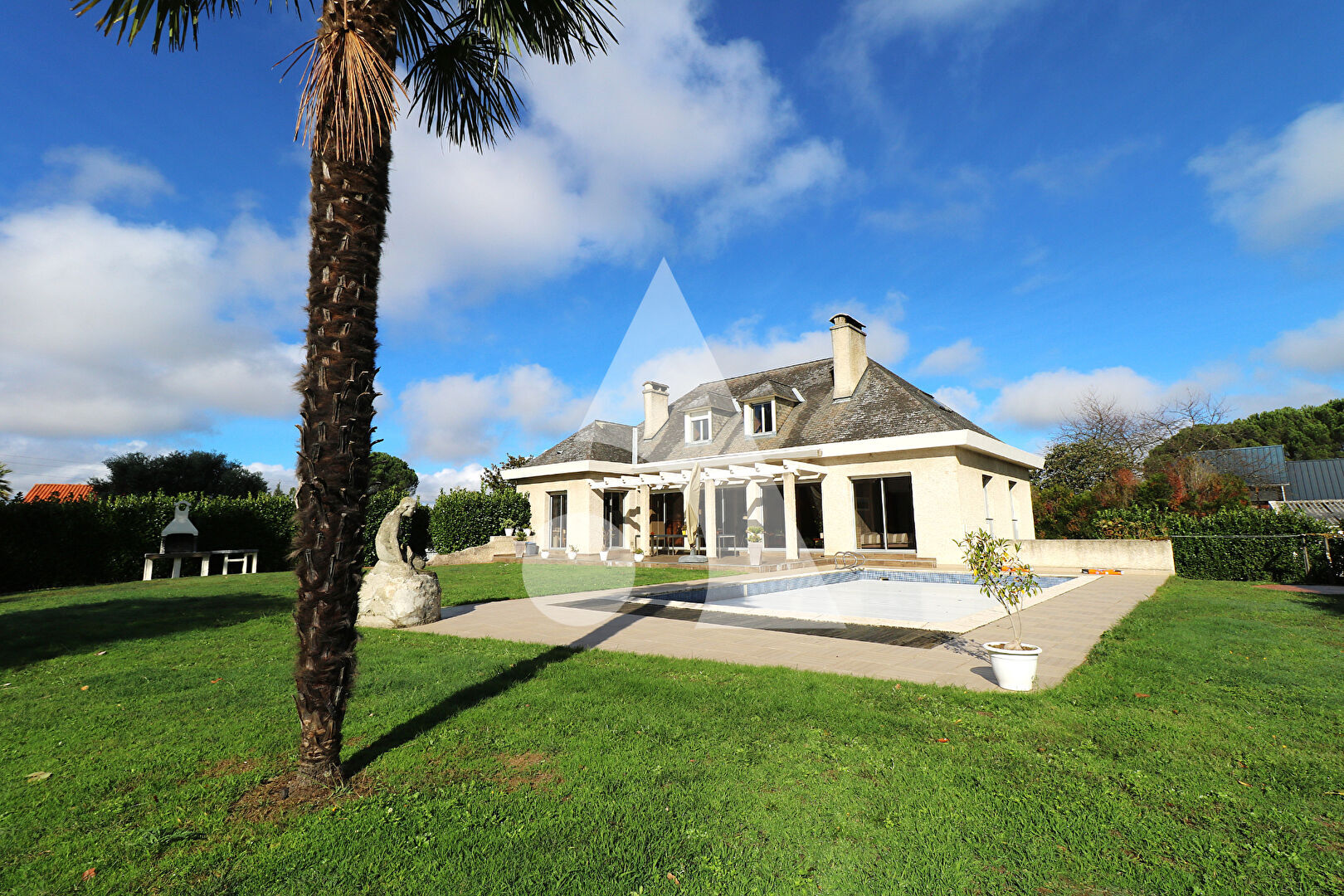 Villa / Maison  T12 à vendre Tarbes 65000