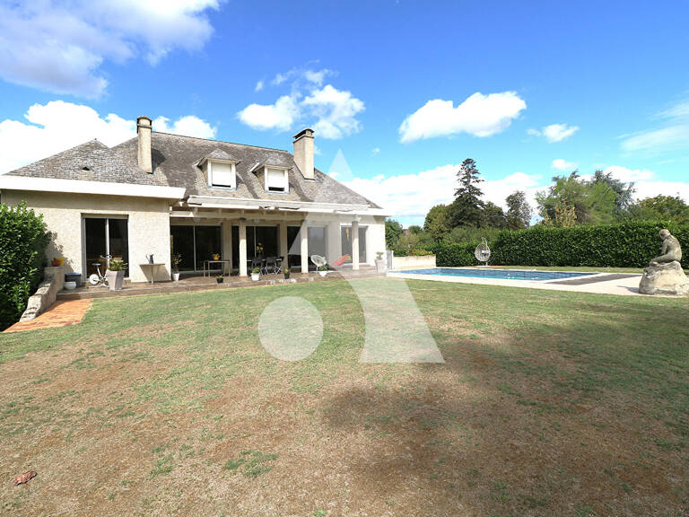 Maison d'architecte avec piscine 9 pièces 232.74 m² — photo 1