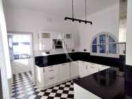 Frontignan - Magnifique villa de 220M² de type 6, avec jardin de 1122M² avec piscine — photo 4