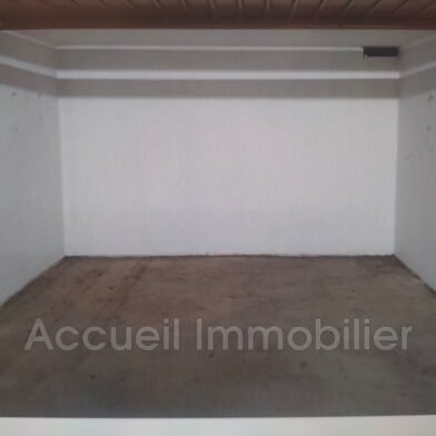 Garage  34000 €