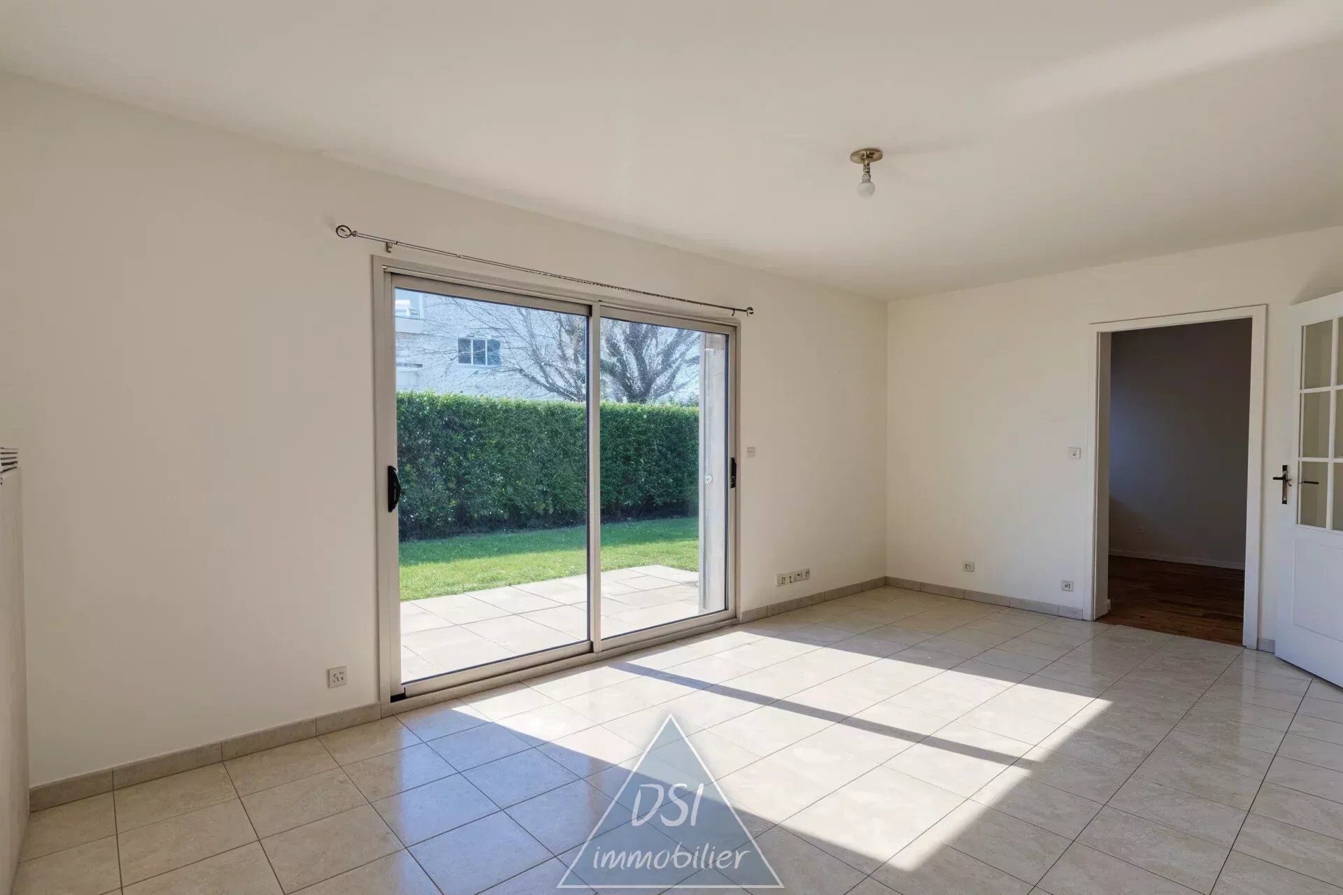 Villefranche sur saone - t2 38,60m² - terrasse 15m² - jardin 70m²