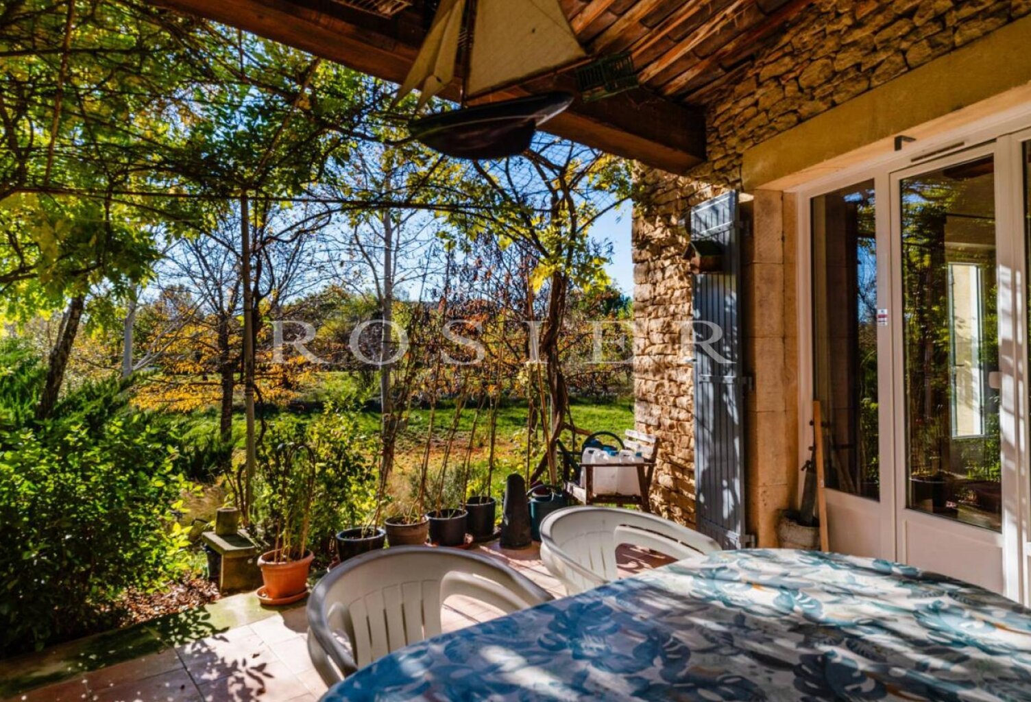 Gordes : propriété d’agrément au calme sur 2,4 hectares — photo 1