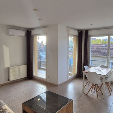 Appartement 3 pièces 899 €