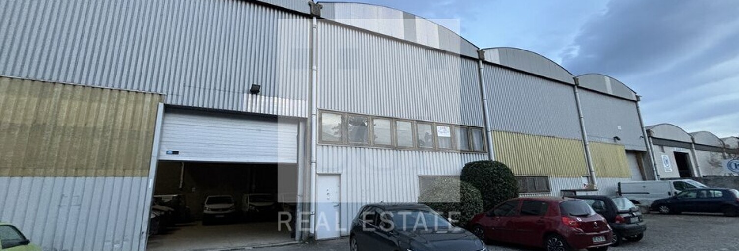 Commerce  700 m² à louer à Saint-Priest (69800)