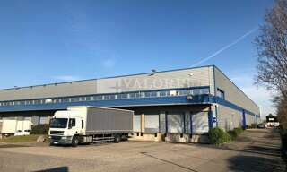 Commerce  1150 m² à louer à Chassieu (69680)