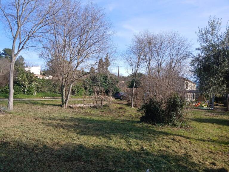 terrain plat à bâtir — photo 1