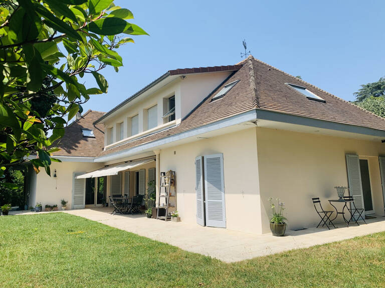 Exceptionnel, centre de charbonnières les bains, belle propriété sur beau terrain avec vue — photo 1